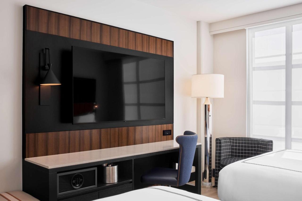 Hotel The Godfrey Detroit, Curio Collection By Hilton 4*